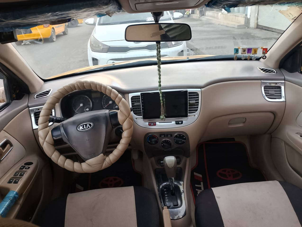 السلام عليكم 
كيا ريو 🚕 وراد كوري 
موديل 2009👋 رقم مثنى أوربي 👋 
سنويه وهزه جديده 🙋 هيئه وغرامة صفر 🚦 
كاربون بانزين ⛽ شرط التحويل 🚦 
محرك 14 كير توماتيك ✋ 
طخم تاير طخم امامي خلفي جديد 👋 
📢 ظررها جاملغ امامي وجاملغ خلفي والباقي شرط وكدام العين 👀 
🛑#السعر 65$💸 وبيها مجال 
#العنوان #الموصل #موصل_الجديده قرب جامع الايقظه شارع البطاريات 
🛑 1️⃣ اوقات العمل🕰️الاتصال من الساعه التاسعه صباحا الى الساعه العاشره ليلا🛑
🛑2️⃣بلتلفون قفل ماكو تعال ودفع سعر اليعجبك 🛑
#مكتب_ارض_السلام #لبيع_وشراء_السيارات 
🛑 #باداره/ سلام الراشدي 
***********📱كورك 📞
***********📱اسيا📞
