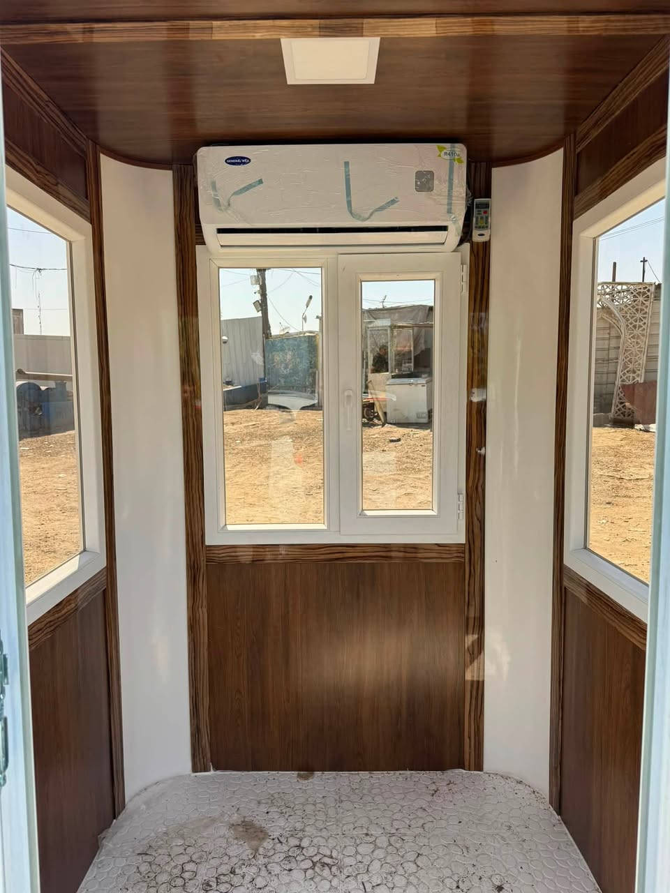كابينة حراسة فايبر كلاس 
القياس 150*150 سم 
مع سبلت 1 طن 
العنوان بغداد النهضة 
الاستفسار ***********
