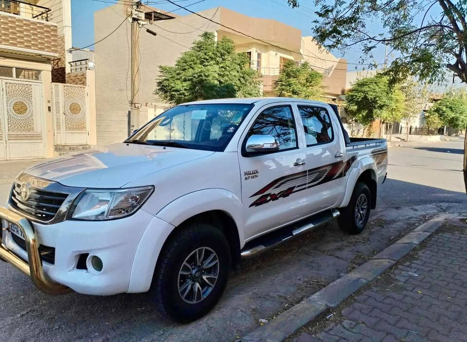 مۆدێل ٢٠١٢
سید نەهرۆ بتڵ 

بێ بۆیاخ بێ لێدراوی 

تەنها جەم جێگای زۆر بچوک ساردی هەیە

سەنەوی تازەیە تا ٢٠٢٩ مانگی ٨ بەناوی خۆمەوەیە

ناو سور ،فۆرمیکا ، سوکان ڤۆلیۆم ، شاشە ، کامێرە 

سڵاید، هەموو گیانی بە شەرت .

  گەر مشتەری نی  تەلەفون مەکە

***********
