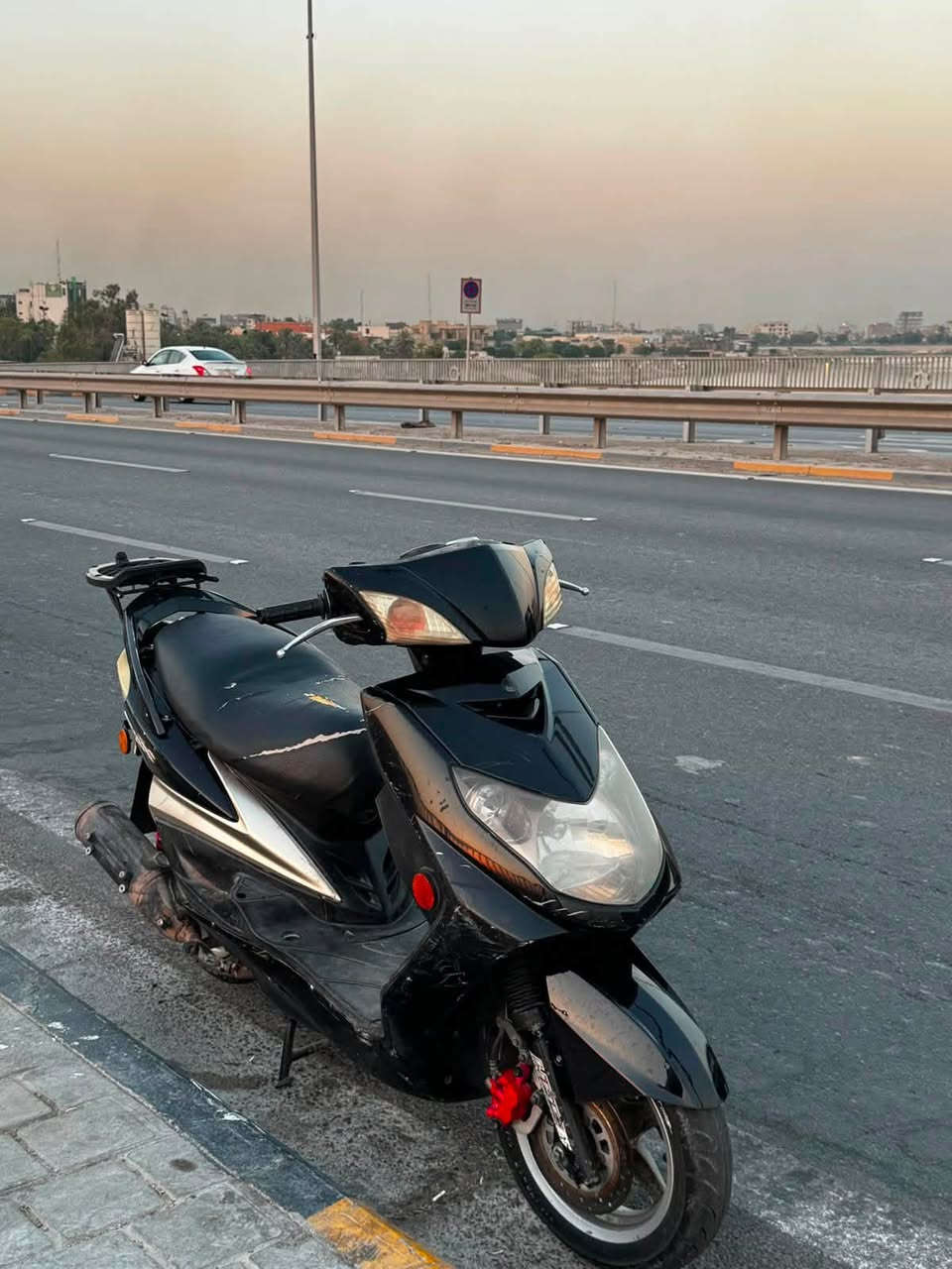 سلام عليكم
سكنس فحل كولد طلاعات نوزل دراجه جديده مكينه خرسه وناعمه مسويلها ادامه جديد مبدل نوزل و فيتبم وقايش وخرز  دراجه شغاله من طول للطول اشاير هورن عالي ناصي بكلايت خليه نواقص دراجه بسيطه كلش يعني يرادلها بس طلاعات و القاعده مال يدة للبريك
 الكفرات كلها مختمه ولا كفر تجاري نضافة الكفرات 50 بالميه 
السعر 750 وبيها مجال للشراي ومارجع احد
مكاني الحريه 
***********
