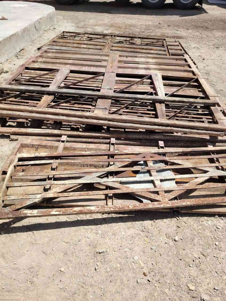 للبيع صفاح عربانة كاملات معه باب وشبجه للاستفسار  ***********
