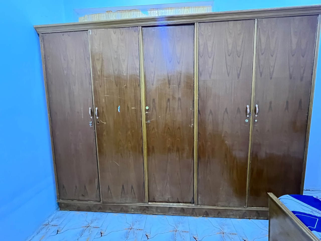 غرفة • للبيع • مجال قليل