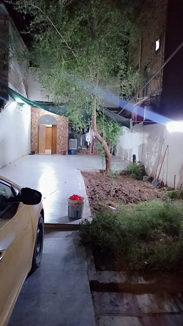 السلام عليكم دار للبيع الموقع نزلت سعد بيجو سنتر عل تبليط طابو زراعي بسمي المساحه 150متر بل سند واقع حال 300بي فظله مستغله طارمه وحديقه  السعر 90للاستفسار ***********
