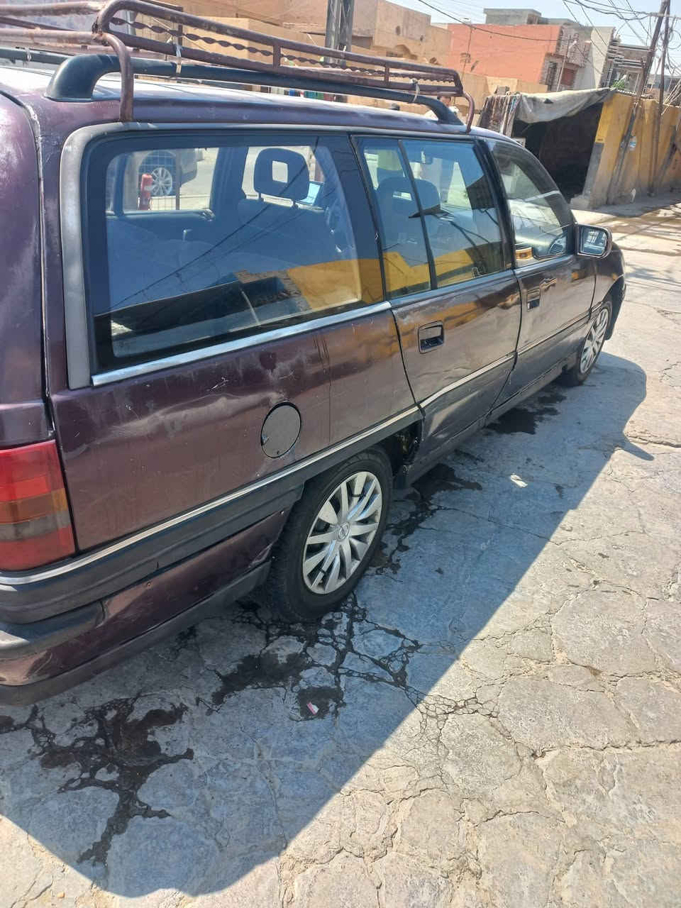 اوبل ستيشن موديل 1993  رقم انبار نكليزي  تحويل مباشر كير عادي محرك 2000 سياره بلاديه سعر 27 وبيهامجال  ***********
