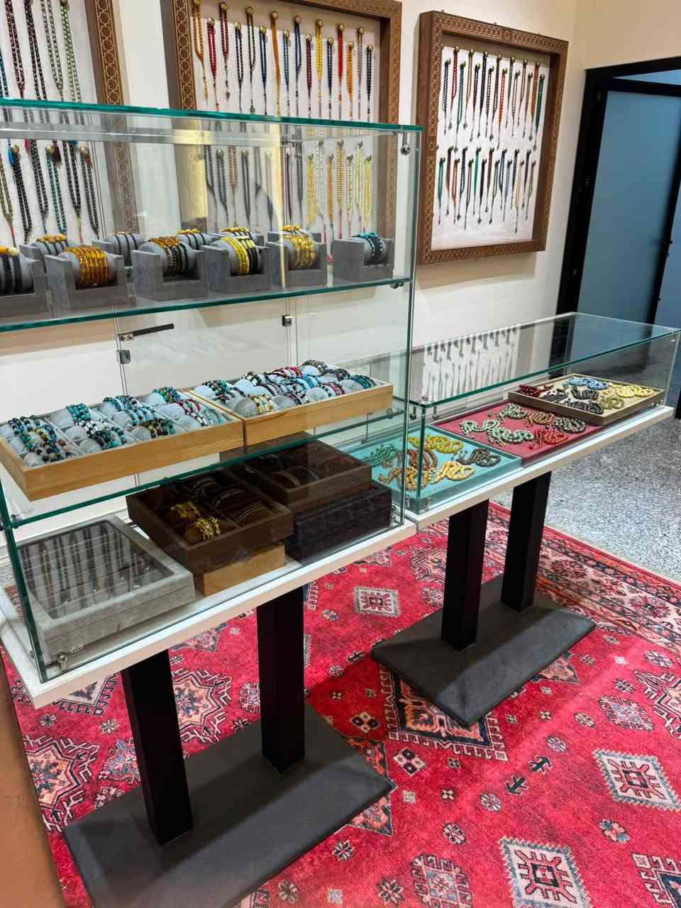 فاترينات 2 نظفات جداً 
اخذتهن ب475 الف جديد

حاليا السعر 200 الف ثنينهن 
المكان بغداد الصليخ ال600 
***********
