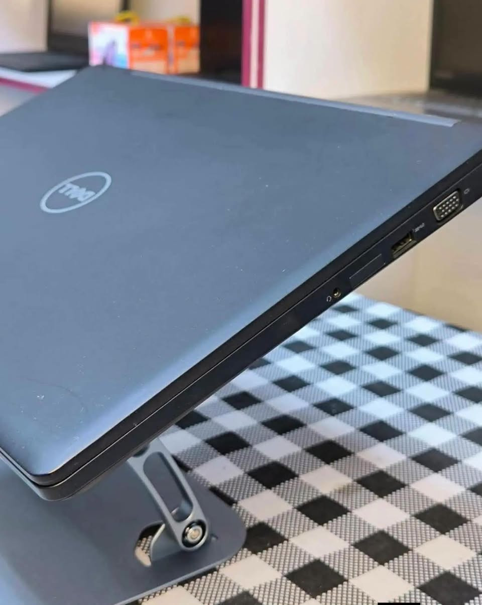 🔥 تريد لابتوب عملي بشاشة كبيرة، كرت شاشة منفصل، وبسعر اقتصادي؟

💻 Dell Latitude 5580 — Core i7 + NVIDIA GeForce MX930

⚜️ المواصفات:

⚜️ المعالج: Core i7 — الجيل السابع — فئة U
⚜️ الرام: 8 كيكا DDR4
⚜️ الهارد: 256 كيكا SSD M.2
⚜️ كرت الشاشة: NVIDIA GeForce MX930 — 2 كيكا
⚜️ حجم الشاشة: 15.6″

💻 مناسب لـ:
✅ برامج Office والمحاسبة والأعمال المكتبية
✅ الدراسة والتصفح والترويج والعمل على الإنترنت
✅ البرمجة
✅ Photoshop والتصميم الخفيف
✅ AutoCAD والأعمال الهندسية الخفيفة
✅ تشغيل عدة برامج بشكل عملي

🎁 الهدايا والملحقات:
• حقيبة لابتوب
• ماوس
• ماوس باد

🛡️ الضمان:
• ضمان استبدال 7 أيام

🚚 التوصيل: متوفر إلى جميع محافظات العراق

📩 للطلب والاستفسار: 
***********

💰 السعر: 350,000 دينار عراقي
