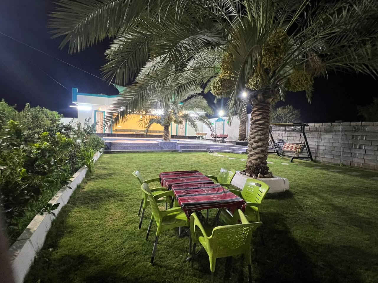 استمتع بأجمل الأوقات مع الأهل والأصدقاء في أجواء هادئة 
🌴 مزرعة فينيسيا الترفيهية 🌴🦋🌲
تبحث عن الهدوء والراحة بعيداً عن ضجيج المدينة؟
استمتع بأجمل الأوقات وسط الطبيعة الخلابة، مكانك المفضل للاسترخاء وقضاء عطلة مميزة!
✨ نظام الحجز: نهاري ومبيت (للعوائل والشباب)
(المزرعة موثقة من تطبيق إجرلي)
تحتوي المزرعة على:
 * 🏊‍♂️ مسبح للكبار (بعمق 180)، ومسبح للأطفال، مع جلسة استرخاء.
 * 🛏️ غرفة نوم واحدة (تحتوي على 3 أسرة) + صالة كبيرة تطل على المسبح.
 * 🛋️ جلسة عربية مميزة.
 * 🌳 حديقة ترفيهية تحتوي على (مرجوحة، ميز طعام وكراسي) وسط أجواء طبيعية ساحرة.
 * 🐓 حقل دواجن يضفي طابعاً ريفياً جميلاً للمكان.
 * 🍳 مطبخ متكامل + 🚿 صحيات.
 * 🍖 مكان مخصص وجاهز للشواء.
 * 💡 كهرباء مستمرة على مدار 24 ساعة مع توفر الإنترنت.
 * 🚘 كراج مخصص لوقوف السيارات.
📍 الموقع: صلاح الدين / قضاء بلد
📞 للحجز والاستفسار (اتصال أو واتساب): --***********
