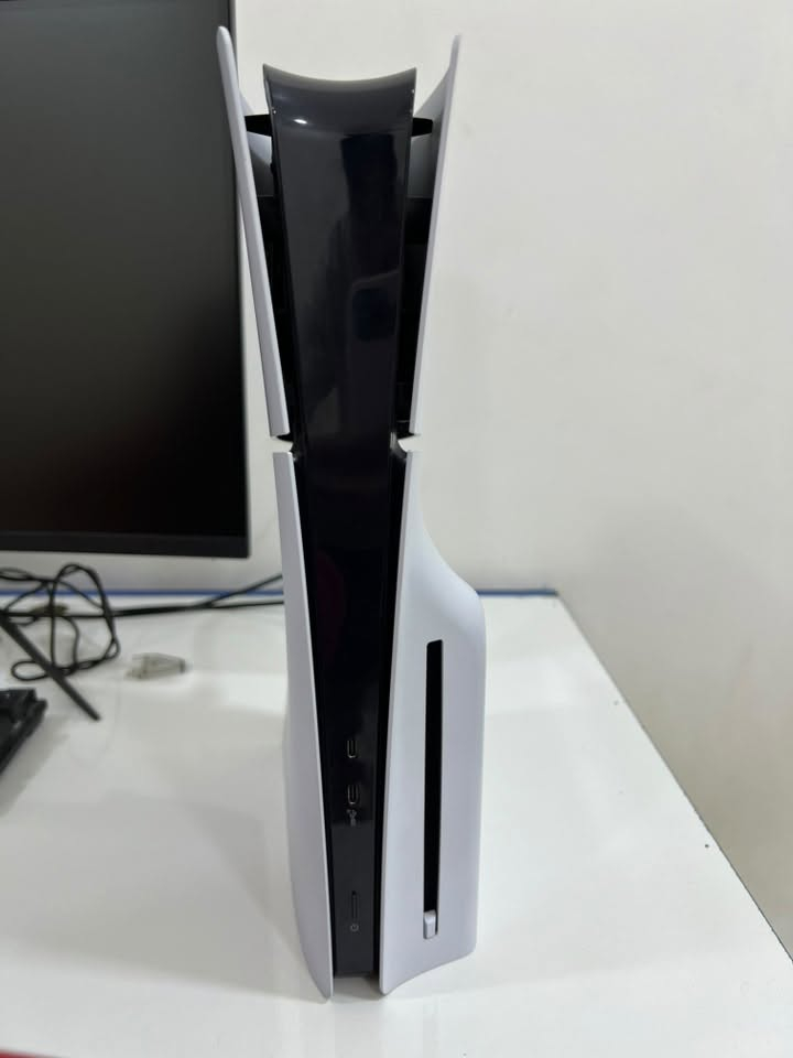 بيع ps5 سلم الجهاز مستعمل قليل وياه غراضة كاملة
تجي تفحص لحد ماتقتنع وياه شاشة كيمنك مقوسة و ups اونلاين شباب الغراض كلهن بعدهن جديدات والكارتونه مالتهن موجودات ماصار اهواي من اشتريتهن ماعندي وقت الهن 
يجي وياهن 3 العاب 
السعر / مليون و 150 الف واذا ماعجبك السعر فدوه الك الغراض 
عنوان / بغداد 
رقم / ***********
