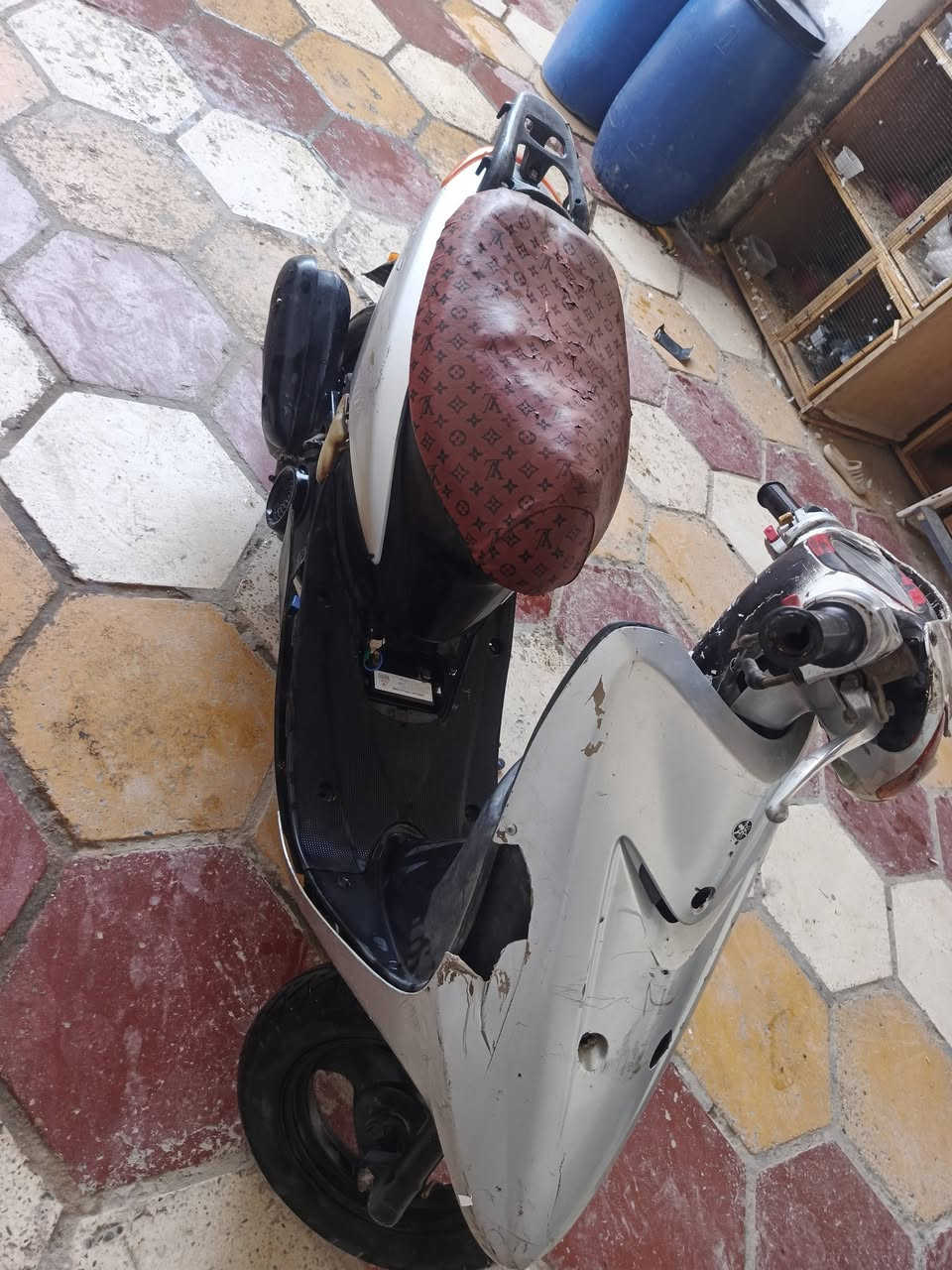 عصفوري للبيع  حلوه ناعمه. الكهربائيات يرادلهن تعديل وتشتغل سلف. لايت شغال عالي وناصي بريك خلفي وامامي. السعر 190 بيه مجال حك الجيه. العنوان قضاء الصادق منطقه الرحمانيه. ***********
