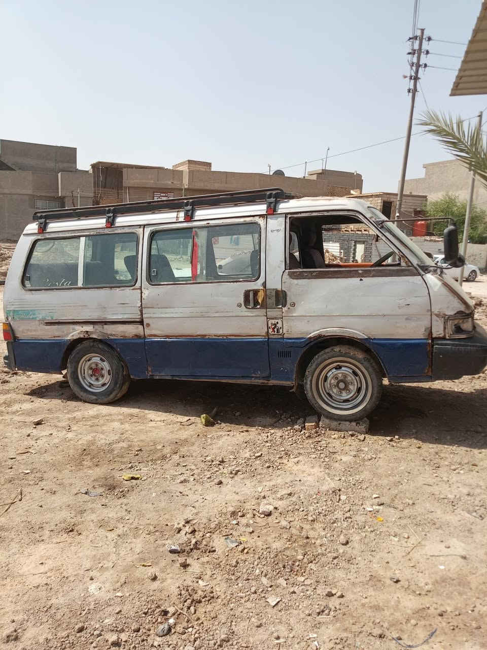 سلام عليكم
بسته للبيع مكاني بلحله 
سياره جاهزه مكينه جديده كير نضيف بس بي ونه بسيطه بلواحد وثاني اكسل نضيف والكشر كدامك ***********
سعر 25وبيه مجال
