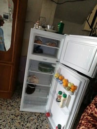 ثلاجه حجم وسط للبيع  استخدام اسبوعين وصل موجود وضمان سنتين وصل الشراء ...