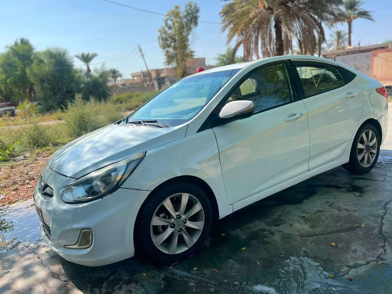 اكسنت موديل 12 خليجي
فول مواصفات 
محرك 1600 
جاهزة بدون نقص 
محرك وتبريد وتخم تاير وحدادية جاهزات 
صبغ ربع البنيد وباب السائق فقط بدون دواخل 
مكاني بغداد الشعلة 
السعر #83 ورقة وبيها محال 
باقي التفاصيل ***********
