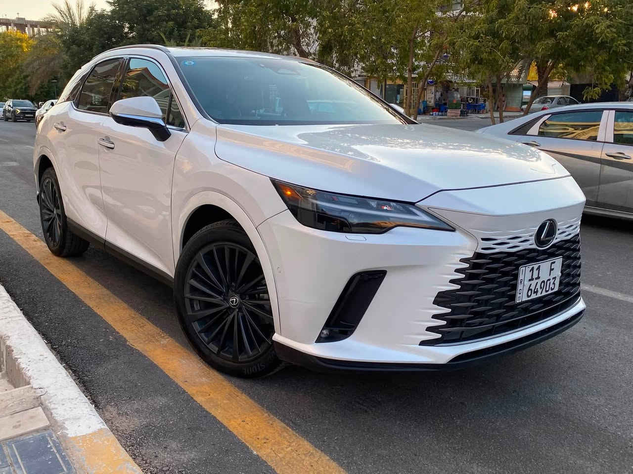 السلام عليكم
لكزز RX350H    2024   هايبرد
فول مواصفات فتحه بصمه شاشه كبيره كشنات جلد ابيض ملكي كشن تبريد تدفئه حساسات امامي خلفي خمس كامرات خمس رادارات …. الخ
رقم بغداد باسمي
حادثها جاملغ خلفي صبغ وتبديل بنيد وجنطه نفس اللون
ايرباك ستيرن وراجع سستم
جاهزه بدون نقص
محرك 4 سلندر 2500 هايبرد
ماشيه 19 الف
مكانها اليرموك
السعر 310 ورقه
***********
