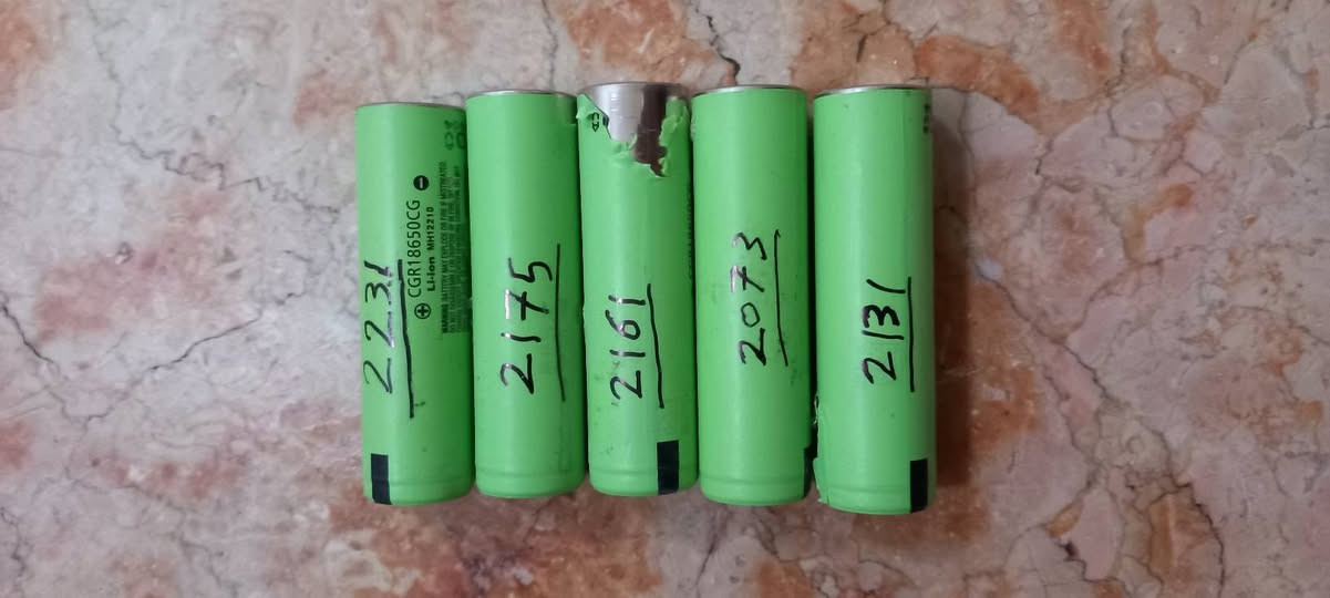 بطاريات لليثيوم ايون نوع بايو سونك الصنع ياباني
لخلايا 2A حقيقي كما موضح في الصوره 

ولارقام تدل على سعه البطاريه 

مفحوص الامبير بشاحنه الابوس Ops

عدد الخلايه 80 خليه 

 سعر الخليه الواحده 2000 دينار 

للتواصل ***********
