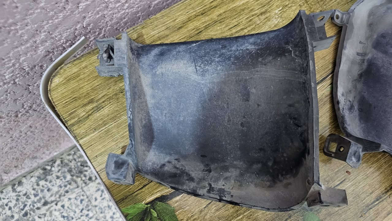 لايت زوج ١٢٥ نظاف
كشافات ٦٠ جدد كوري 
استفسار اتصال او واتساب ***********
راديتر نص عمر موبز بنيد يوجد ودعاميه

