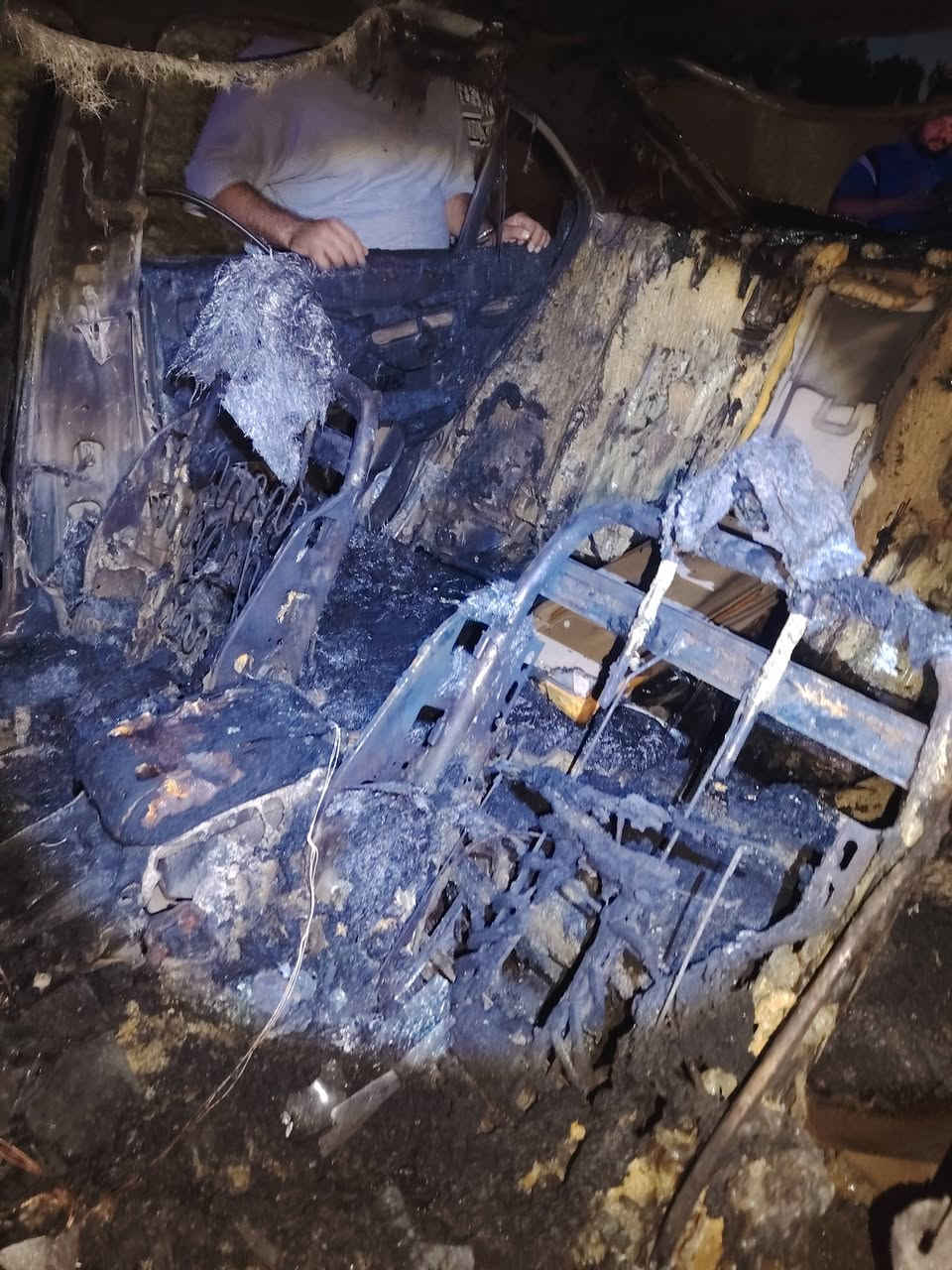 سلام عليكم عندي سياره محتركه بس دخله شوفر ابيكا مديل ٢٠٠٩ مكينه صندوك كلشي مابي سياره بسمي عنوان بغداد هذا رقم تليفوني ***********
