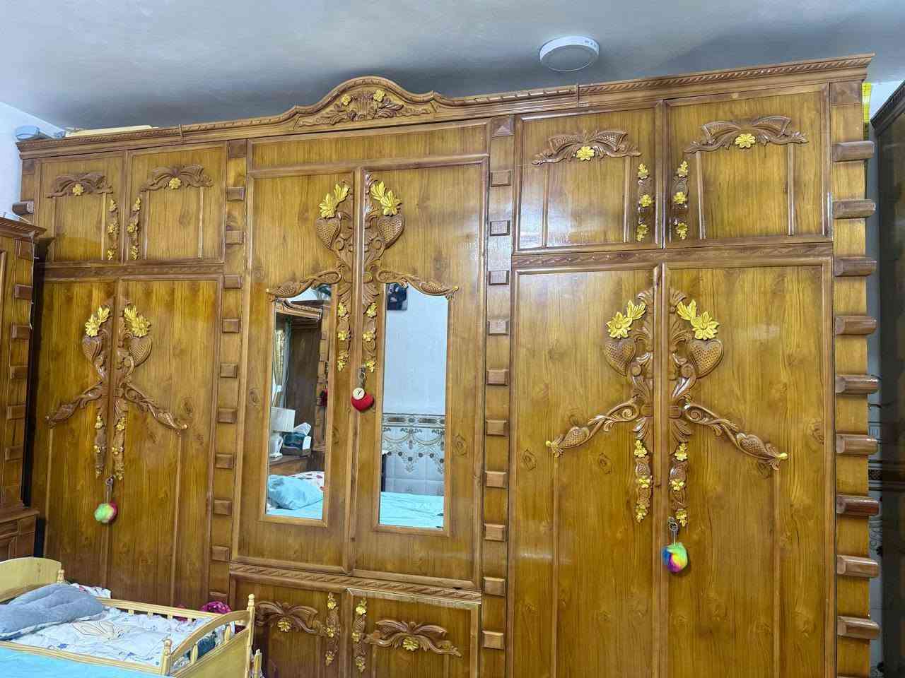 غرفه جبيره للبيع  نجاره عراقيه درجه اولى طابقين  صار سنه من اخذته  . مابيه اي شخط جاهزه وجديده كلش السعر مليونين وبيه مجال . تجي تشوفه وتقتنع وبيك خير ودلل ***********
