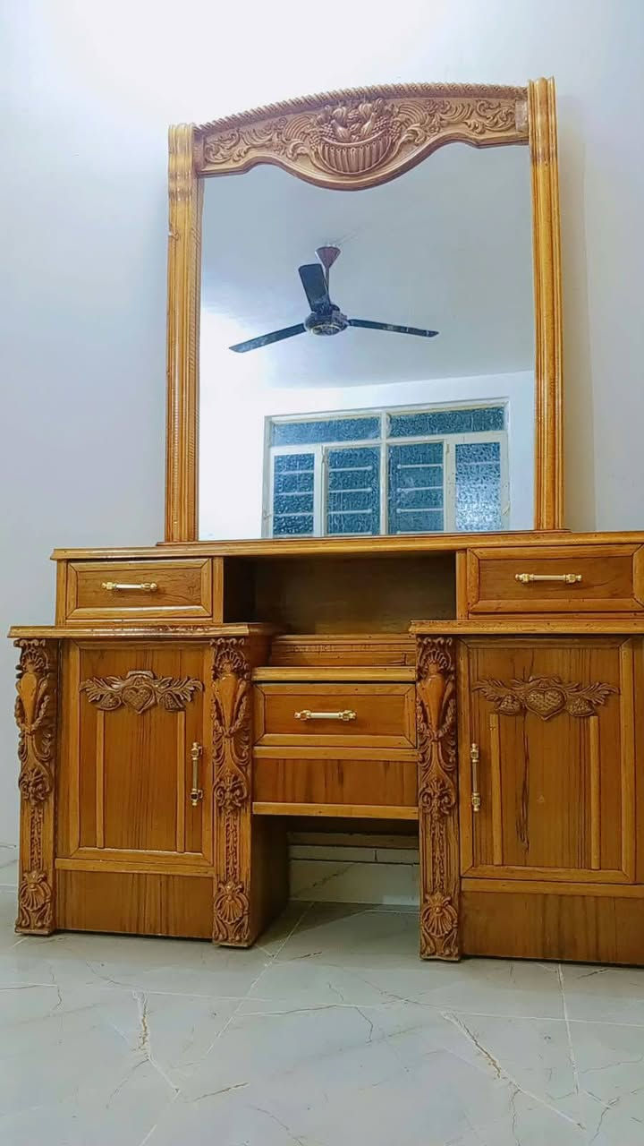 غرفة نوم • غرفه اخشاب • قليلة الاستخدام