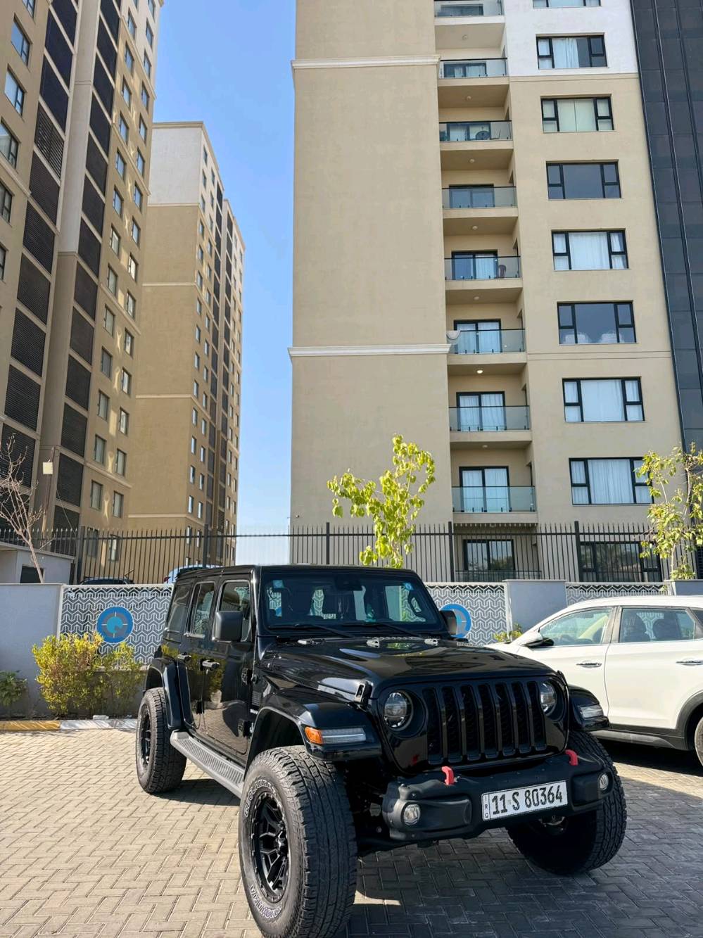 جيب رانكلر  صحاري للبيع 



‏wrangler 4xe plug in hybrid



‏‎فول المواصفات و هايبرد 4xe



‏‎لون السيارة اسود



‏‎موديل2021



‏‎ماشيه 61 الف  فقط 



‏2.0L turbo hybrid محرك اربعة سلندر توربو



‏‎** قوة حصانيه 375 hp



‏‎مواصفاتها :



‏‎بصمة ابواب بصمة تشغيل



‏‎كشنات جلد بلادي



‏‎كشنات تدفئه جلد مع الستيرن



مري جانبيه تدفئه



‏‎شاشه كبيره مع كاميرا | و خلفي تشغيل عن بعد



‏‎نضام صوتي ALPINE مع دمام بالصندوق



‏‎اربع مخارج كهربائي Aux



‏PART TIME و 4WD auto نضام



‏SWAY BAR



‏‎قفل اكسل امامي و خلفي AXLE LOCK



‏‎كيبل شحن 110V 220V تكدر تشحن السياره بالبيت ثلاث انضمة قياده e-save بنزين



‏electric فول كهربائي



‏‎نضام هجين بنزين و كهرباء hybrid



‏‎السياره تشحن ل حالها بالطريق عند دواسة بريك



السيار رقم بغداد شبة مميز 



سقف بوكس  تنشال  كامل    



سياره وارد امريكي.



حادث جاملغ خلفي وراجع كما موضح في الصورة



السعر :248 وبيها مجال للشراي الجاد



العنوان بغداد 



للاستفسار 



***********