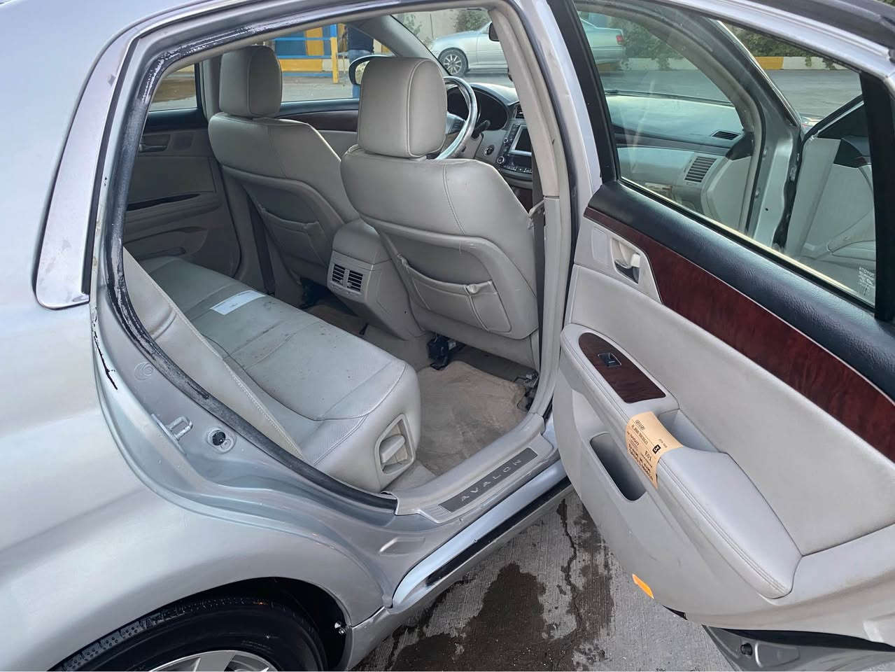 ئةڤةلون ٢٠١١براوة بي بوياخة سةيارةكة مواسةفات بةسمة پةردة كوشن ساردو گةرم كوشن غةزن جلدو ئاوينة هيتةر شاشةو كاميرا بيلاد فول مواسةفاتي ئةمريكي شتي لوك ماشةلا لة ساغ جوانترو پاك ترة بي بوياخة سةيارةكة تةنها جةمةلةغةكاني دواوة بوياخة بة شانةكةوة ماباقي بوياغي نية زور جوانة لةرةسمةكان جوانترة بارجةكاني نوكةدةرزي نية هيج ليدراني نية زور نازدارو تازةية ناوي شوشةية ديارة تةبريدو گيرو مةكينة بة شةرت شتي وا لة زور كةمة بي بوياخ بةس بونيدةكةي ٥ گةلا ئةكات لة سليمانيم ***********سعري ٧٩ $معامةلةيةكي زور كةم تةلةفون مةكة بلي هةية بة ٧٠ من بي بوياخةو لوكة ريزم هةية السليمانية, العراق
