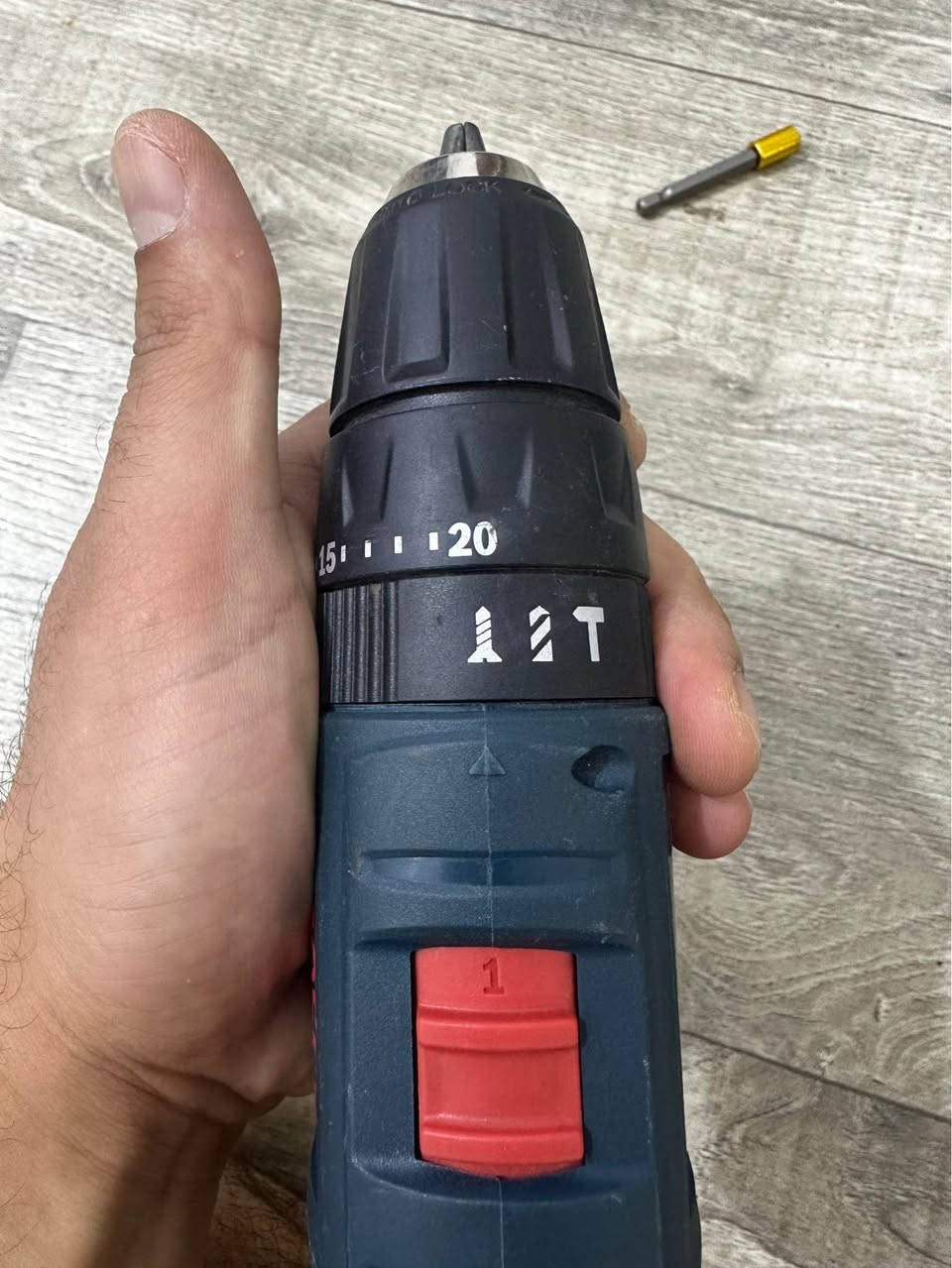 للبيع دريل شحن ماركة بوش BOSCH الالمانية 12V عزم 20
نيوتن مع كامل ملحقاته شاحنة وبطارية وجنطة تخزين فتح وشد سرعتين وتثقيب ومطرقة همر موضح كلشي بالصور والفديو، الدريل مستخدم بحالة ممتازة سعر الجديد 120 الف وارخص سعر بالنت 110 الف ابيعه ب80 الف لان مستخدم يتوفر توصيل مجاني في مركز البصرة
*********** متواجد اتصال او واتساب البصرة, العراق
