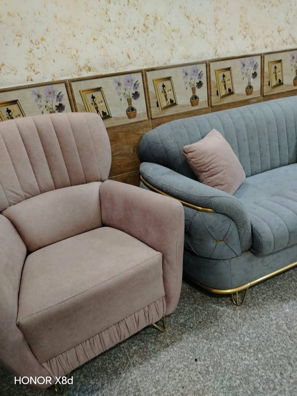 تخم مستعمل قليل
احطاطه
ونضيف  سعره 900 وبي مجال
عنوان الغزاليه

نص مكتوب في الصور:
- HONOR X8d