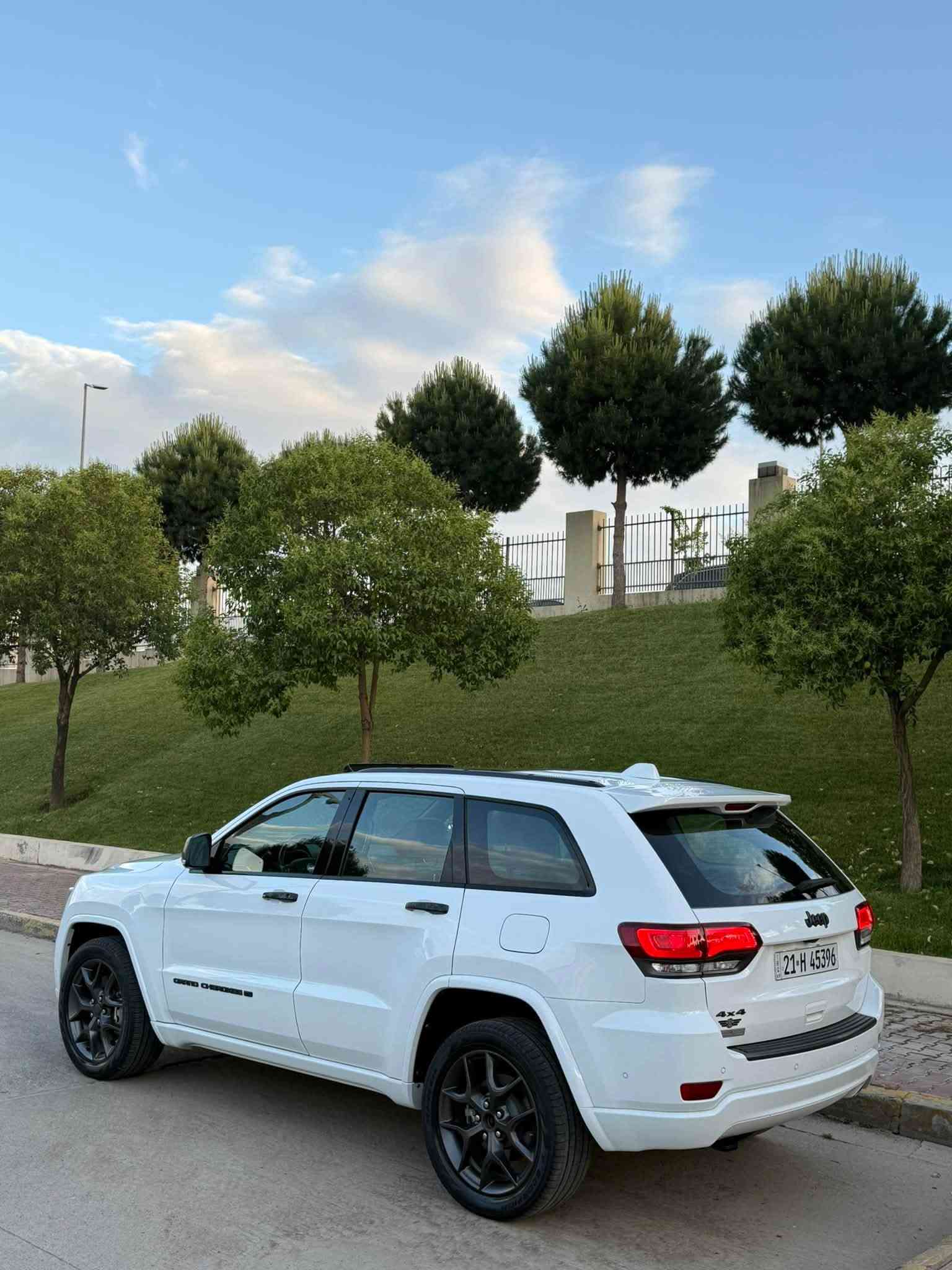 جراند شيروكي • ٢٠٢١ • ٣٦٠٠ V6