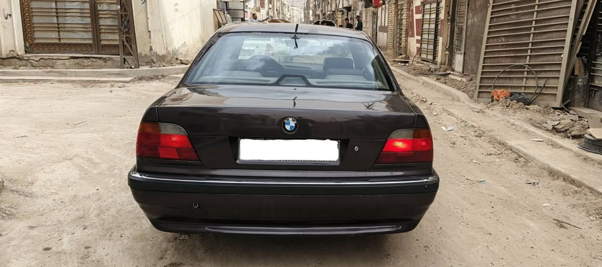 اسلام عليكم BMW (خفاش) (740 ,8سلندر) 
سياره لون بنفسجي غير محدد 
السياره كير و مكينه حاويه
تخم تاير جديد
المواصفات 
.صندوق شفط
.مرايات كهرباء
.فتحه سقف
.سستم صوت كامل
.كشنات كهرباء
.مثبت سرعه
.جام 4اوتو 
.حساس امامي
.حساس خلفي
.ستر لك
.تلفون
السعر : 65ورقه و بيهه مجال
المكان بغداد الدوره 
للستفسار اتصل على الرقم و بي واتساب :***********
