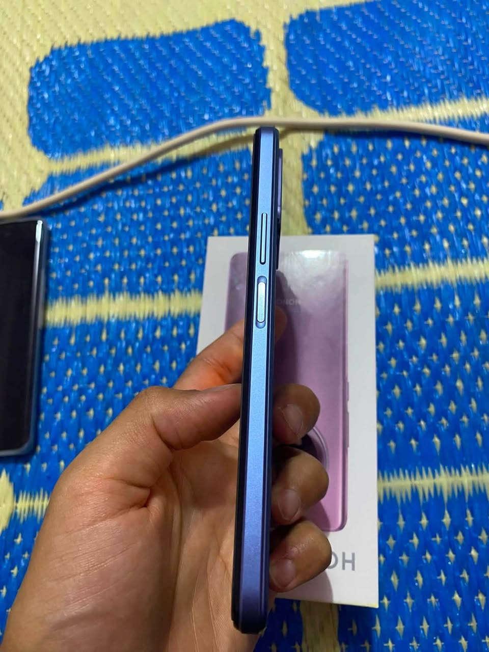 عوده النشر بسبب الوعود الكاذبه
اونر اكس 6للبيع
 * الشاشة: بحجم 6.5 إنش، من نوع TFT LCD، بدقة 720×1600 بكسل.
 * الذاكرة والتخزين: 128 جيجابايت مساحة تخزين، مع ذاكرة عشوائية 4جيجابايت.
 * الكاميرا الخلفية (ثلاثية):
   * أساسية بدقة 50 ميجابكسل (فتحة عدسة f/1.😎.
   * كاميرا ماكرو بدقة 2 ميجابكسل (f/2.4).
   * كاميرا عمق بدقة 2 ميجابكسل (f/2.4).
 * الكاميرا الأمامية: 5 ميجابكسل (فتحة عدسة f/2.2).
 * البطارية: سعة 5000 مللي أمبير.
 * نظام التشغيل: أندرويد 12 مع واجهة Magic UI 6.1.
 *منافذ إضافية:** يدعم منفذ سماعات الأذن 3.5 ملم، ومنفذ شحن من نوع Type-C.
 تنويه الجهاز جديد وليسه مستعمل
مكان الكوفه 
يوجد توصيل 🚚 
سعر 150 
***********
