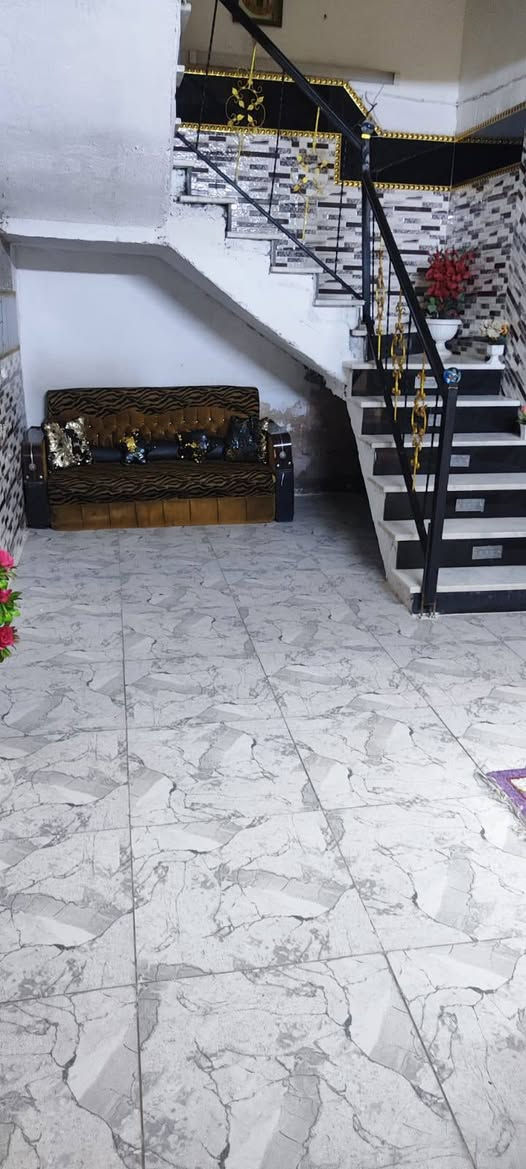 السلام عليكم عندي بيت لبيع مسحته 220 بي 5 غراف هو وغراض السعر 75 مليون العنوان بغداد شعله قري عبد الواحد الاتصال على رقم ***********
