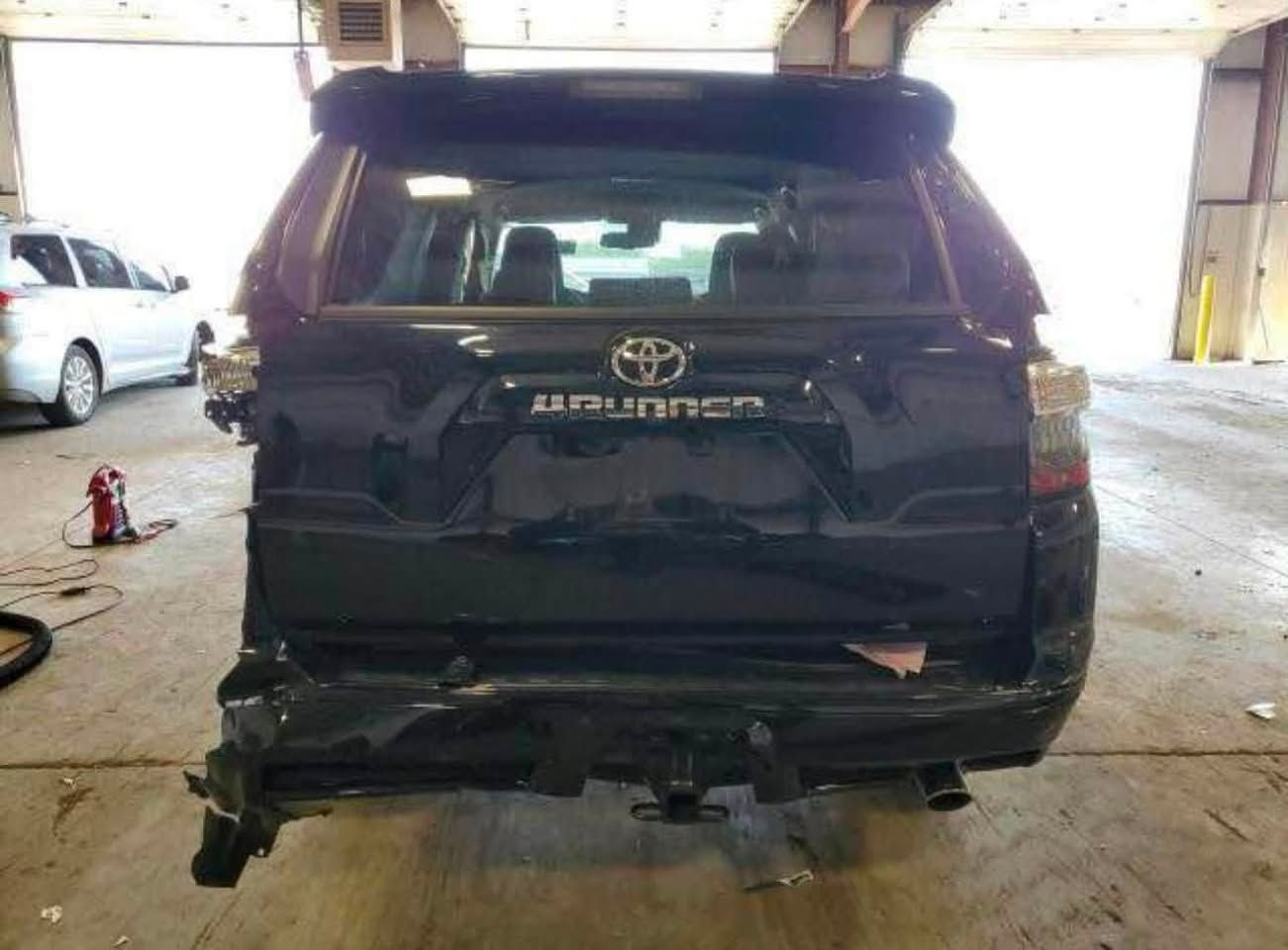 � للبيع تويوتا 4Runner TRD Sport

▪️ الموديل: 2022
▪️ وارد أمريكي
▪️ المسافة: 100,000 كم
▪️ فور ويل – دفع رباعي
▪️ ويل 20 إنج
▪️ خمسة راكب
▪️ مغلّفة حماية PPF
▪️ مجهزة بـ شاشات خلفية
▪️ رقم بغداد وباسمي
▪️ الضرر السابق موضح بالصور
📍 مكان السيارة: بغداد – زيونة

💰 السعر: 30,000 دولار

للاستفسار والتواصل:
📞 ***********
