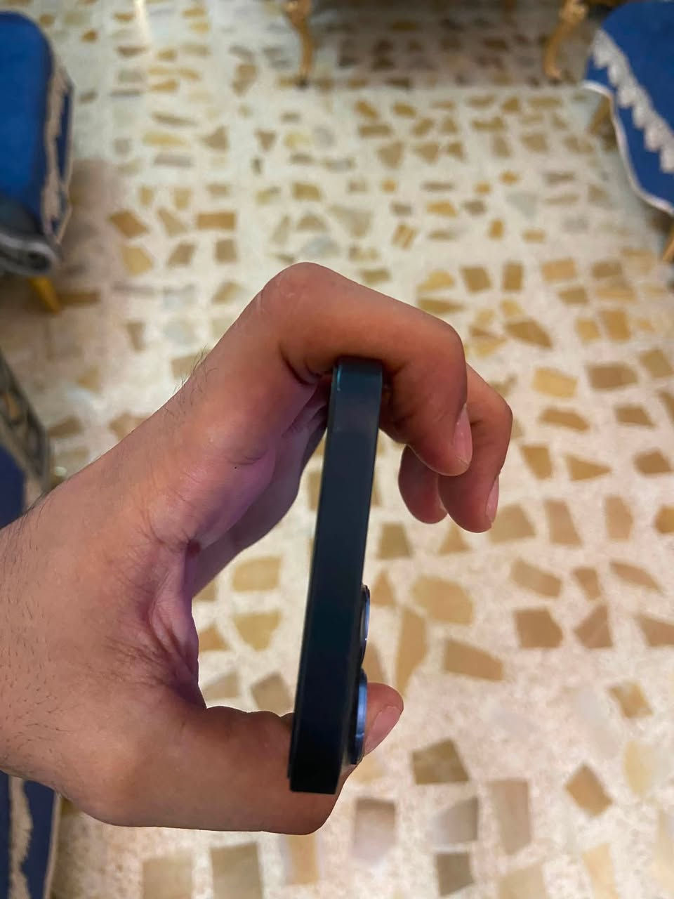 السلام عليكم أيفون 13 عادي بطاريه 91 وتر الجهاز شحط مابي شرق اوسط ذاكره 128 سعر 500 
عنوان : حي اور 
***********
