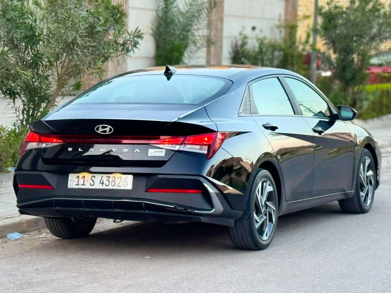 السلام عليكم 
السعر 138 وبيها مجال 
النترا2024 دخول جديد 
محرك 2000 دوش 
رقم بغداد بأسمي
عداد المسافة 18 حقيقي 
 فول مواصفات المتدد 
(بصمه _ فتحه سقف _ تشغيل عن بعد _ شاشه ديجتال متصله _ تدفئه بالكشنات _ تدفئه بالستيرن _ كاميرا خلفيه دواره _ تبريد منفصل مناخين _ مانع انزلاق _ رادارات _ 
ويل كب كروم حجم 17 _ شاشه كار بلي _ اضائه داخلي LED متعدده الالوان _ تحديد مسار _ قياده ذاتيه _ وباقي المواصفات المعروفه 
((الحادث كما واضح بل صور والسونار كذالك ))
السيارة جديده متعوب عليه 
الاستفسار ***********
العنوان : بغداد
