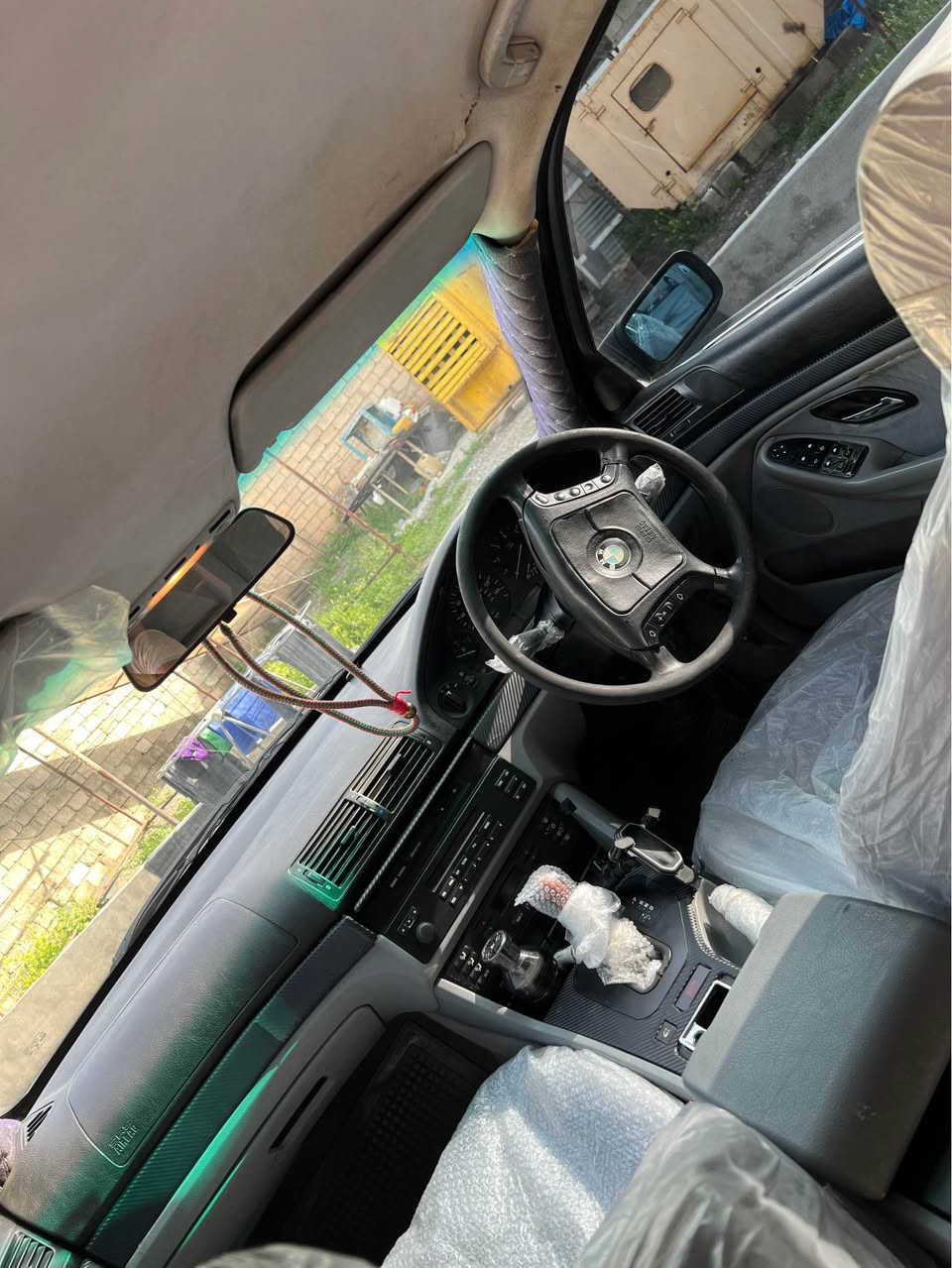 BMW سەقەار سوکان حەکس 
تۆماتیک مەلەفێست حیبراهیم خەلیل بەحلوج   ئەی فرۆشم 525دەبڵ دیجی تاڵ ٤تای لۆکم خستۆتە ژێری 
تازە ژێرەکەم داگرتەوە چرکەی تیا نەیە سارە ماڵ ماڵی دۆستە *********** بشدار, السليمانية
