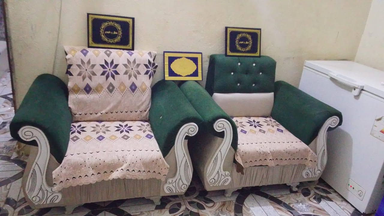 تخم للبيع عشر مقاعد كلش نضيف او حلو السعر 175او بي مجال الستفسار اتصال عل رقم ***********
