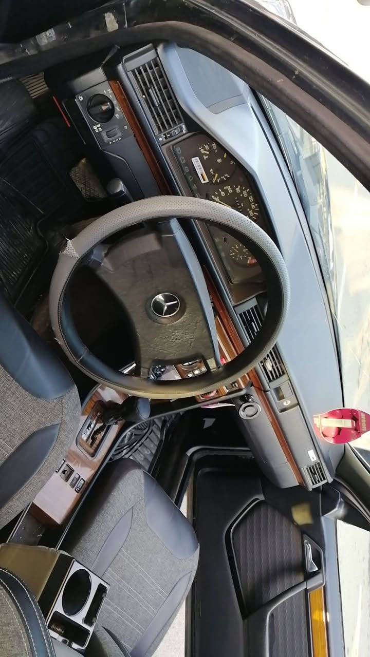 مرسيدس دب موديل 92 صدامي محسن كير محرك أصلي 300  عنكبوت كير ومحرك كصه رقم انكليزي نينوى بأسمي  كابون بانزين إلكتروني غرفة جديد سلايت سياره صبغ جماليه فقط بدون ضرر للاستفسار الاتصال على الرقم ***********
