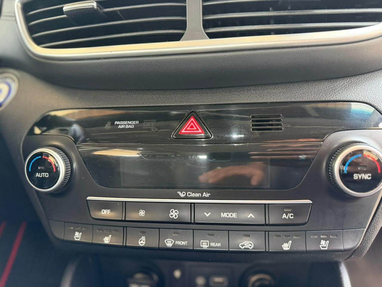 سلام عليكم توسان 2021 امريكي
مواصفات فوول
بصمه 
شاشه كمره
كشنات جلد
كشناتً كهرباء
بنرامه
حساس خلفي
ماشيه 88
سياره جاهزه
حادثه موضح بل صور معه سونار بل منشور
مكان حله سعر 155 شراي يتصل ***********
