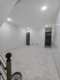 ياالله يوجد بيت مساحه 100 متر اللايجار طابق واحد يتكون غرفه وصاله ومطب...