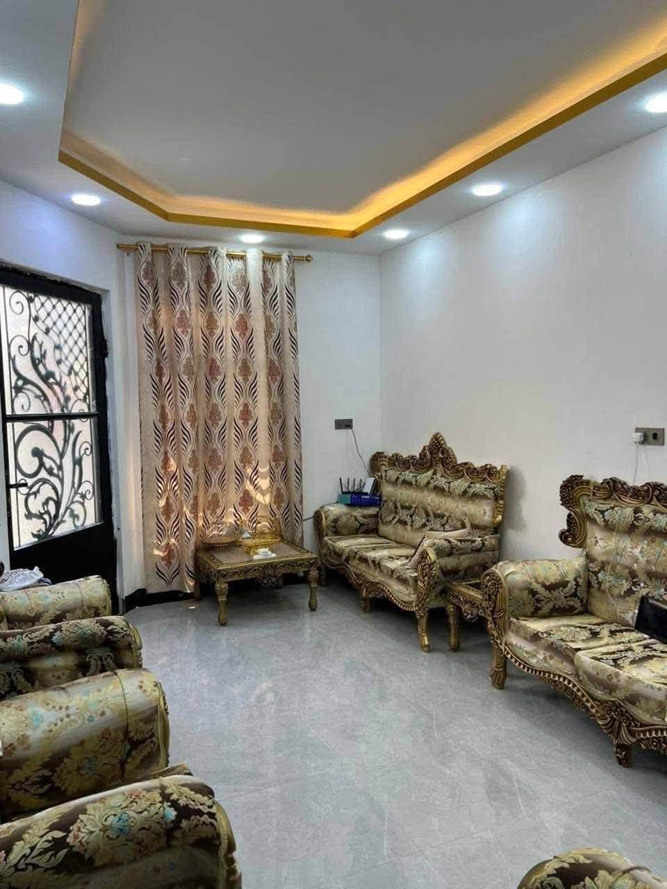 ( دار للبيع حي الملايين أولى)                              #إعلان_عروضات ⚜_شركة_انور_الهلال ⚜️_لتجارة_العقار_ومقاولات⚜  ⬅️دار للبيع / بناء 2025 
🌏موقع الدار / حي الملايين أولى /شارع14 .م
⏺️مساحة دار// .110 م/واجه6.م/
📃صنف العقار : سند زراعي بستان نموذج (25)
⬅️ خدمات كامل / ماء + كهرباء + تبليط عرض شارع 14 .م

⬅️الطابق الأول : غرفة نوم + هول + استقبال + مطبخ + صحيات + مناور واسعه +
 + حمام تواليت خارجي
⬅️الطابق الثاني : 2 غرف نوم واسعات + هول واسع +صحيات+ بلكونه + 
⬅️علق ب تم ليصلك السعر ع الخاص او اي استفسار آخر

مستعدون لأنجاز المعاملات في التسجيل العقاري ( تحويل / اقرار تمليك ) بأكفأ المحاميين ]⚖️⚖️

للاستفسار مراجعه المكتب :: او الاتصال برقم المكتب 
⬅️ محمد الجواري ***********
⬅️عبدالرزاق الجواري

/📞//***********

🌍موقع المكتب : حي الصديق سايدين مرطبات البحرين 
قرب إفران زينب                   
   نستقبل عروضاتكم طلباتكم العقاريه                                 من دور / وأرضي                              زراعي / تجاري /سكن
