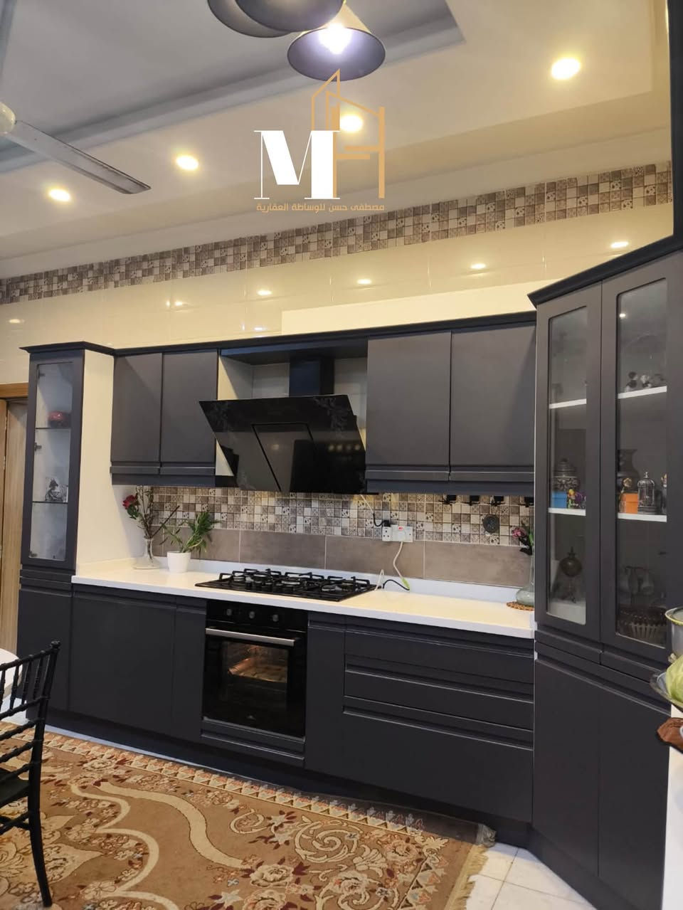 🏠 بيت للبيع طابقين – مجمع الأمل 3
🔴 بيع مستعجل – مفروش بالكامل

📐 المساحة: 250 م²
💰 السعر: 575 مليون قابل للتفاوض

الطابق الأرضي:
• غرفة نوم
• استقبال
• مطبخ مع كاونتر HDF وملحقاته
• كراج يتسع لسيارتين
• حديقة

الطابق الأول:
• 3 غرف نوم، منها غرفتان ماستر
• صالة

✨ تجهيزات وإضافات البيت:
• صحيات ومغاسل وشاورات نوع أفياء
• أبواب صحيات جديدة بالكامل
• 5 أبواب VPC مانعة للحشرات
• باب سلايدت لشباك الاستقبال
• ديكورات جبس بورد وورق جدران
• بديل الخشب والرخام
• سقيفة گراج كلاسيكية مميزة
• تور للحديقة للحماية من أشعة الشمس

🛋️ الأثاث والأجهزة:
• طقم قنفات عدد 2
• بلازما عدد 2 نوع LG، أحدها 71 بوصة
• غرف نوم عدد 3 من خشب الزان
• غرفتان للأولاد + غرفة 6 أبواب للمتزوجين
• سبالت عدد 5 نوع توسوت
• ثلاجة مع مجمدة
• غسالة صحون
• غسالة ملابس

📌 دار مميز جداً، مفروش ومجهز بالكامل وجاهز للسكن.

📞 للاستفسار والتفاصيل: اتصال ***********
