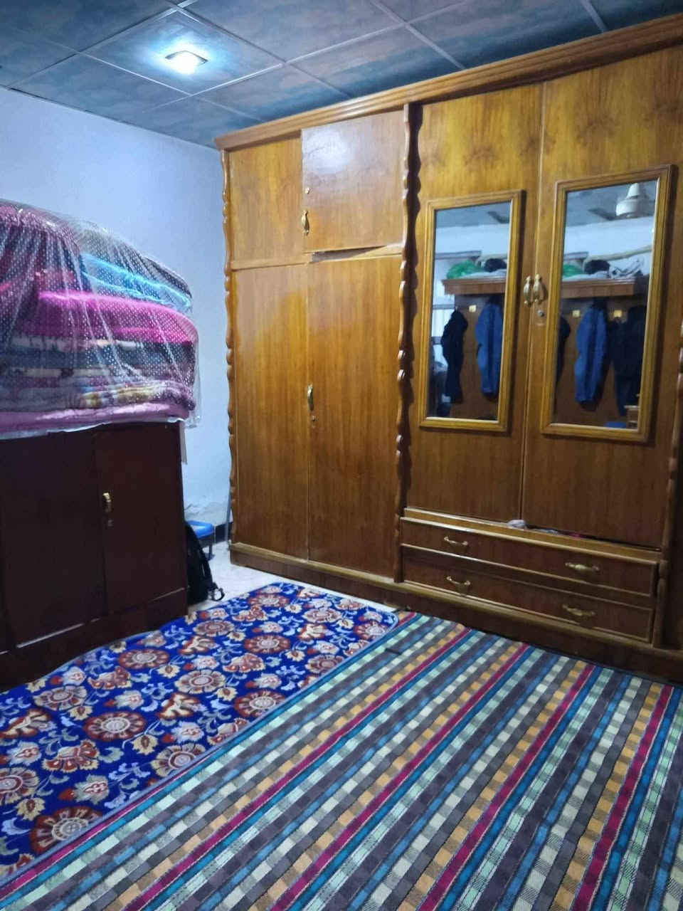 مشتمل للبيع مساحته ٨٠م في الكوت العزة الجديدة على الشارع العام طابقين متكون من اربع غرف نوم واستقبال ومطبخين وصحيات داخلية وخارجية السعر ٧٥وبيه مجال قليل
للاستفسار الاتصال على رقم صاحب الدار
***********
