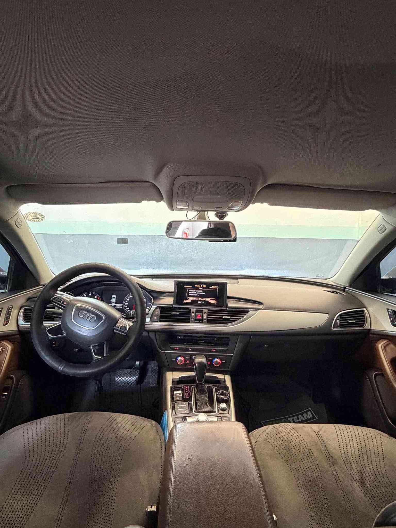 Audi A6 2016 
سەیارە بێ كێشەیە و هەیكەلی زۆر جوانە 
بۆ سعر و زانیاری *********** أربيل, العراق
