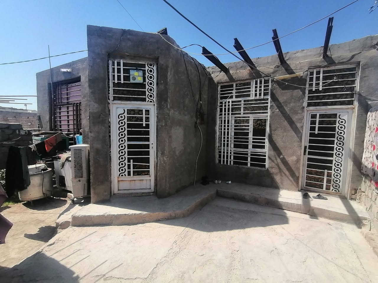 السلام عليكم /بيت للبيع طابو زراعي سند 25
مساحه 240 يحتوي على 2غرف نوم +صاله طول 12متر +استقبال وثنين مناور + صحيات خارجيه وداخليه موقع البيت القاسم الحولي قرب مجمع الزهراء/مجمع نبيل /سعر البيت 30 وبي مجال للستفسار ***********
