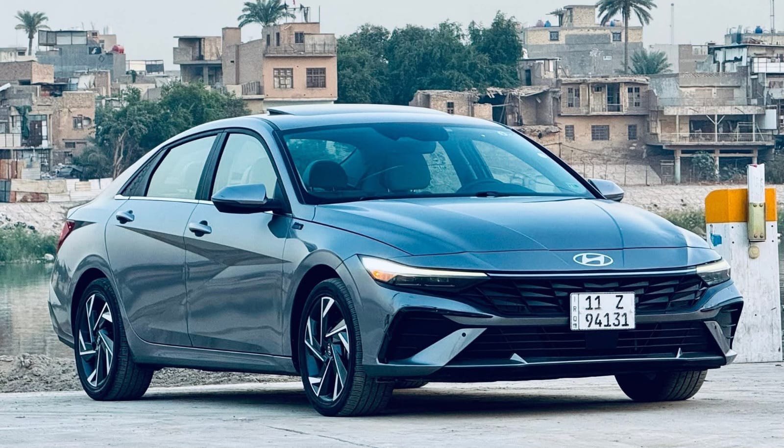 السلام عليكم 
إلنترا هايبرد 2024 (HEV)

المواصفات

- موديل: 2024
- محرك: 1.6 لتر بنزين  مع محرك كهربائي (هايبرد )
- نظام الدفع: أمامي (FWD)
- اقتصادية عالية جدًا في استهلاك الوقود
- مثبت سرعة
- مثبت سرعة ذكي 
- نظام المحافظة على المسار
- نظام متابعة المسار 
- نظام الكبح التلقائي والتحذير من التصادم الأمامي
- كاميرا خلفية
- حساسات أمامية وخلفية
- تشغيل بصمة 
- تشغيل عن بُعد
- شاشة معلومات وترفيه
- دعم Apple CarPlay وAndroid Auto
- مكيف أوتوماتيك
- جنوط ألمنيوم
- إنارة LED
- وسائد هوائية متعددة
- نظام الثبات الإلكتروني (ESC)
- مانع انغلاق المكابح (ABS)
-مقاعد تبريد تدفئة 
السعر ١٦٥
***********