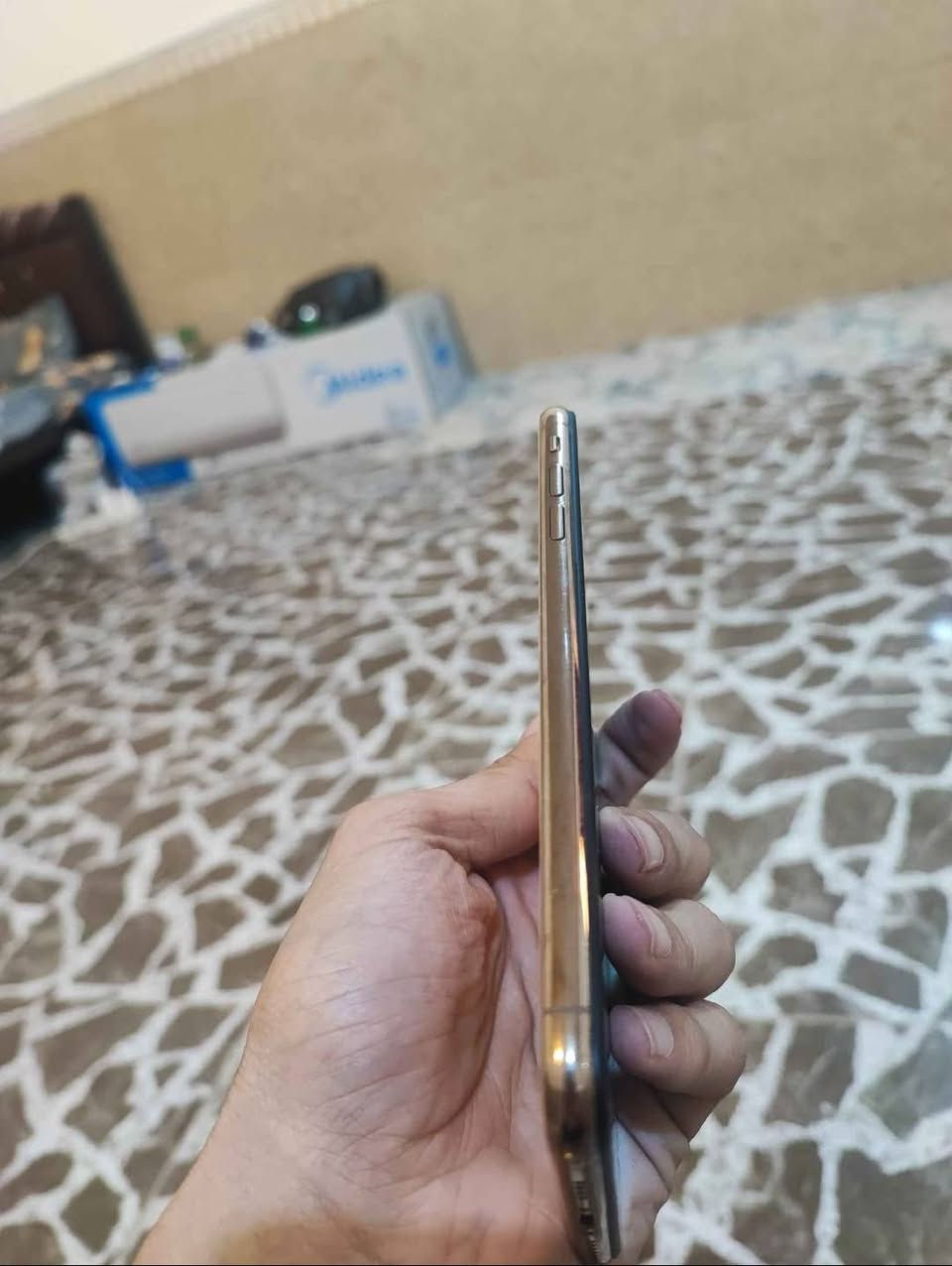ايفون اكس اس ماكس نضيف نضافته 100%100 كامل غراضه مع كارتونه شوف الصور واحكم 256  Z/A/A شرط الفحص كله شغال مابي اي خلل فقط امبدل بطاريه اصليه وبطاريته 100🔥(بطارية 🔋 100) مكاني نجف حي الحولي ***********
