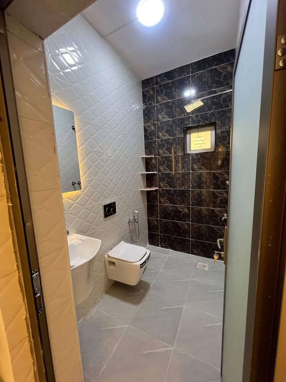 البوعيثه العدل الاول • ١٠٠م • طابق ونص
