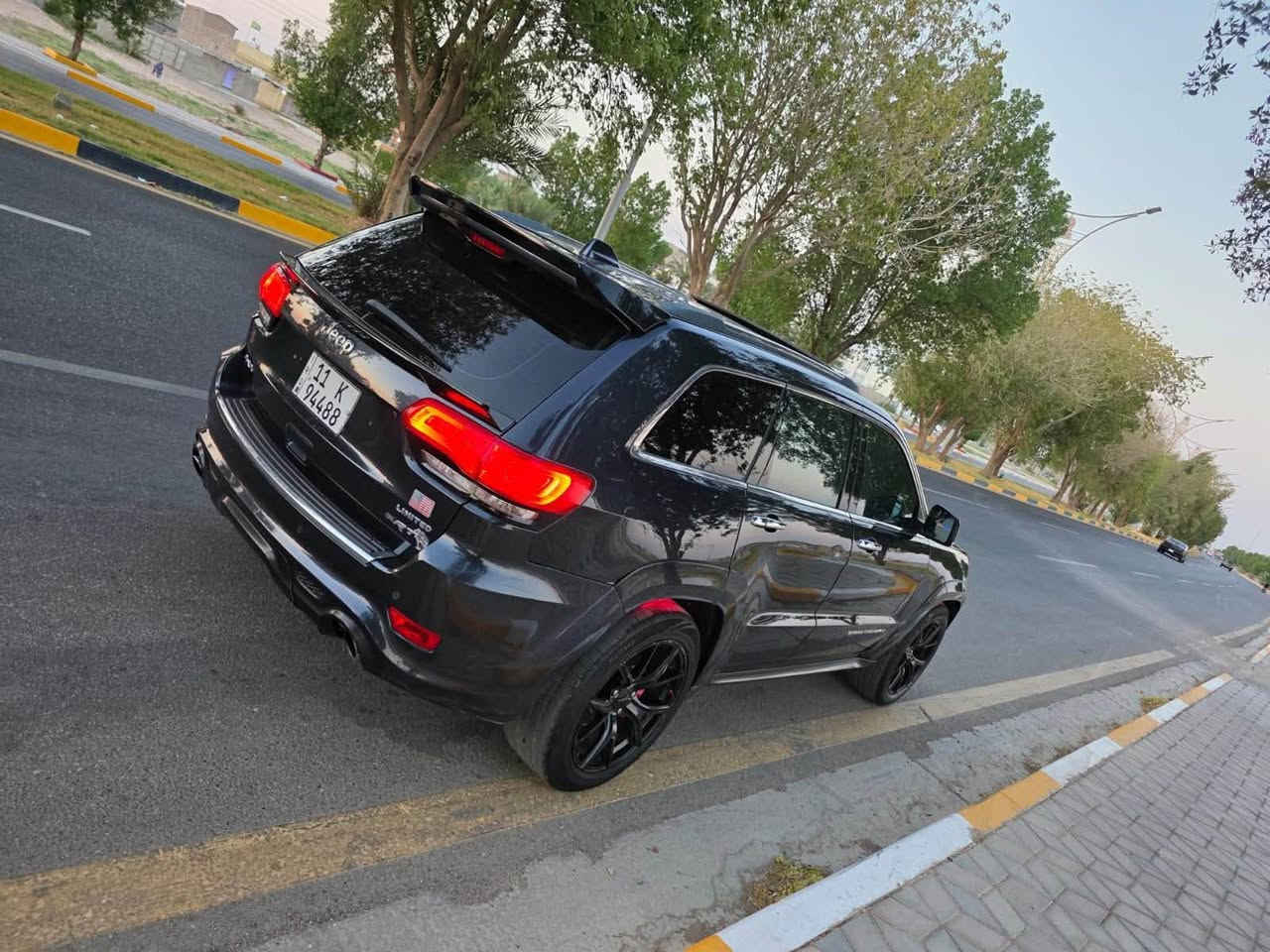 السلام عليكم 
جيب كراند شيروكي لمتد ٢٠١٦هيمي ٨ سلندر خليجي
فول مواصفات رقم بغداد بااسمي
السعر ١٦٥ $ او مراوس باقل
للتواصل واتساب *********** بغداد, العراق
