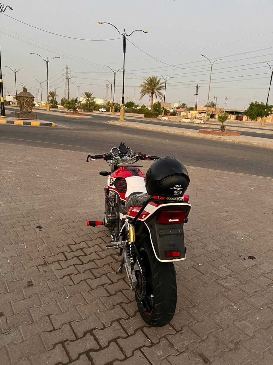 سلام عليكم سيبي 400
للبيع دراجه كفاله عامه شرط كلها مكينه كفاله 
برقي مابيها نقص دراجه رمبه مكان دراجه صلاح الدين
السعر 14 ونص وبيها مجال بصيط رقم الهاتف ***********
