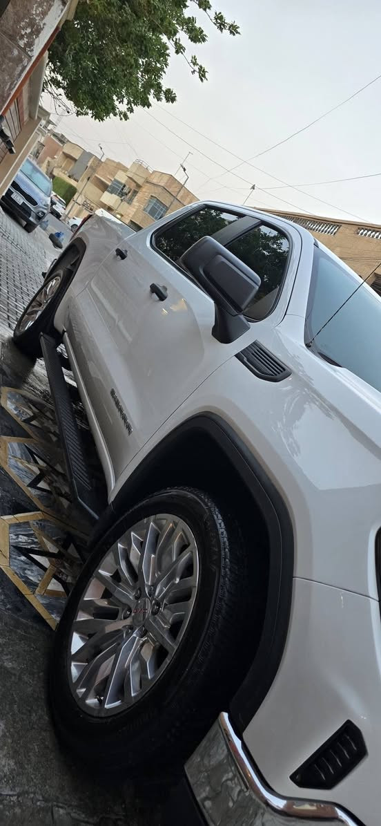 السلام عليكم 
جي ام سي سييرا 2024 
دخول جديد / بغداد / عداد المسافه 38,000 مايل مشي اميركا مستوردة بأسمي دخول على منفذ طريبيل صور الضرر موضحه بلمنشور بدون شواصي وراديترات جميعها سليمه وبدون ايرباك السيارة فقط تبديل جاملغ ايمن ومصبوغ وشبر صبغ بلبنيد ويل كب حجم ٢٢ السيارة مع الترقيم ب 290 $ رقم بغداد 
للاستفسار  ***********
