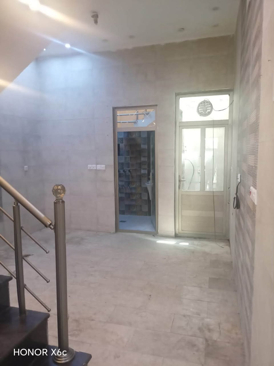 اللايجار اللايجار اللايجار بيت مساحه 50 متر يحتوي على 3 نوم وصاله مطبخ خدمات عدد 4 البيت نضيف جدا قرب شارع نخيل في السيديه السعر 850 وبي مجال بصيط نضيف جدا  
الستفسار 
*********** 
زيد الشمري
